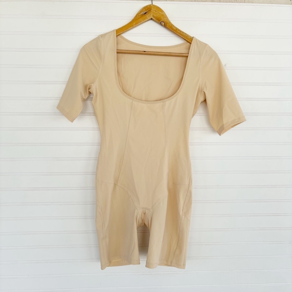 Unbranded Shapewear Bodysuit Women Medium Excellent Beige Compression Scoop Neck